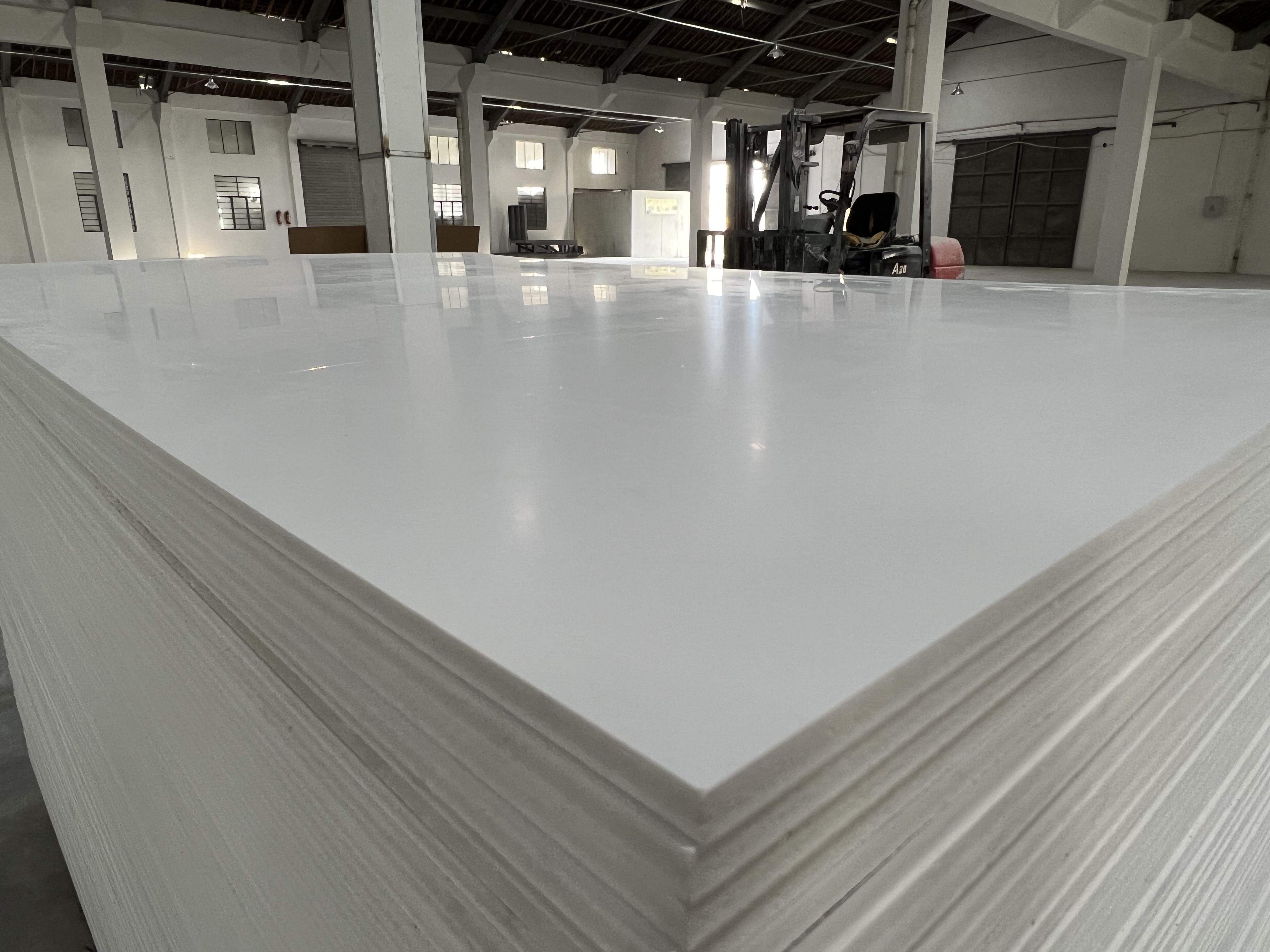Material de construcción de fábrica Hoja de espuma de PVC Tablero de Celuka de PVC de pared de panel de alta calidad